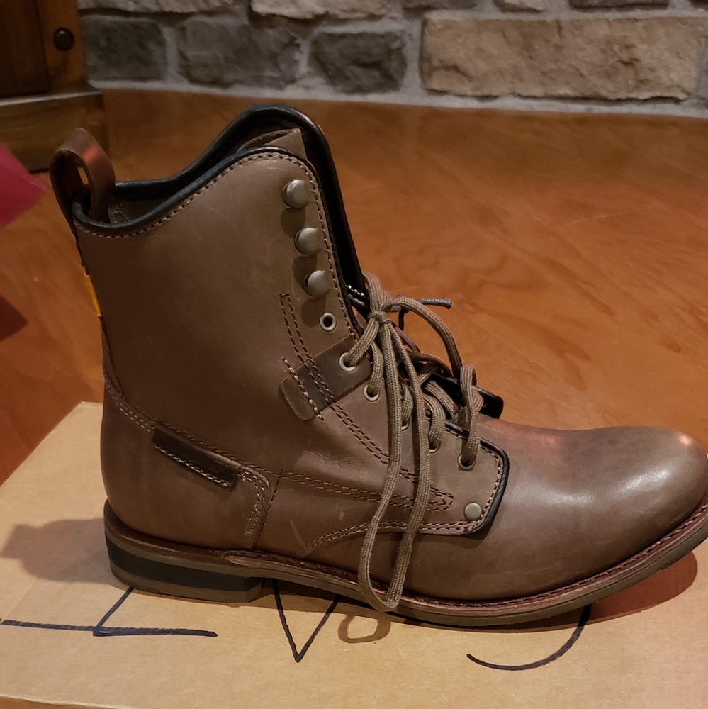 💛NEW🖤 Men's CAT leather boots size 10
